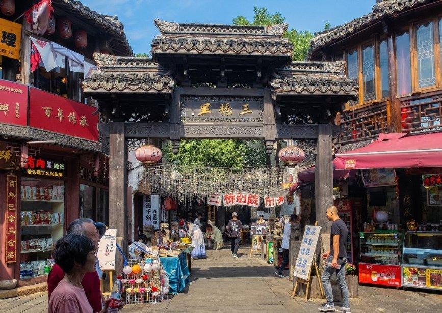 “不应该只是被保护,他们需要更多的关注” 一场特别的新春联谊会在潮鸣街道举行